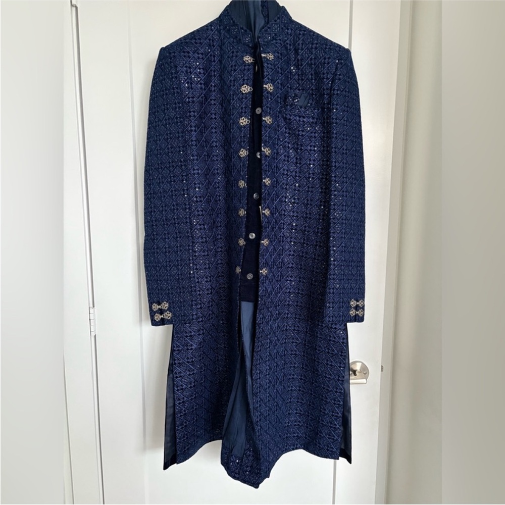 Indian Sherwani Suit in Navy Blue Embroidered Size 42R/Medium